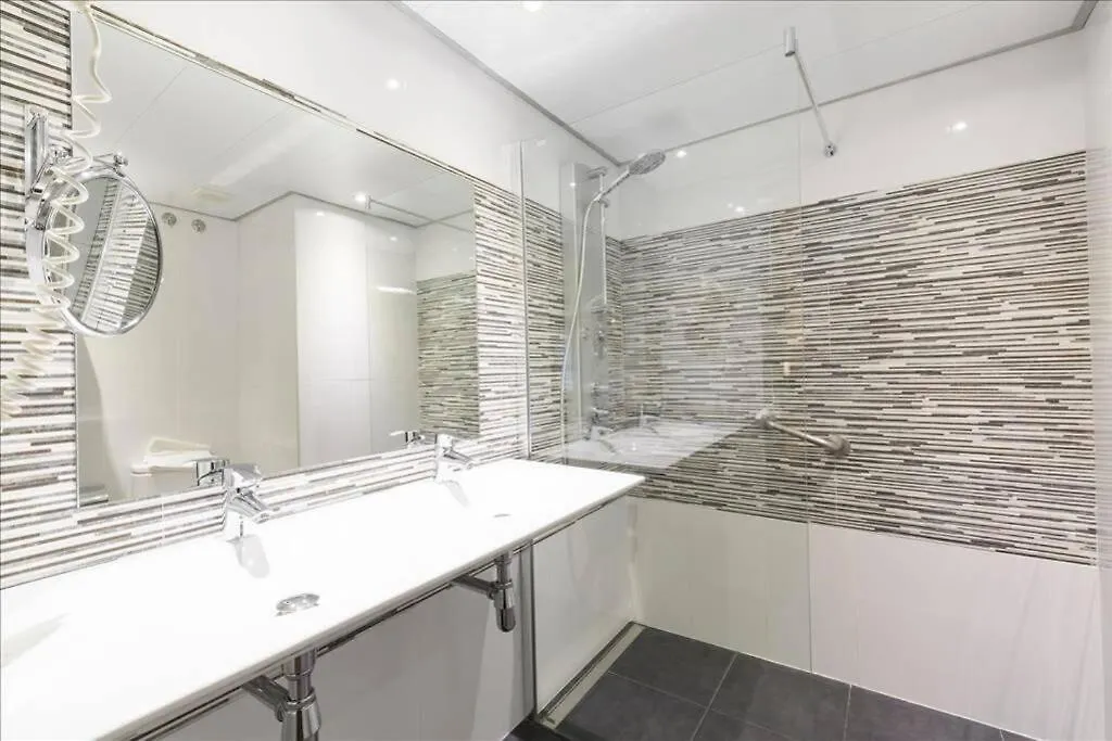 Habitacion Con Dos Camas En Hotel Ronda Lesseps 0*, 바르셀로나