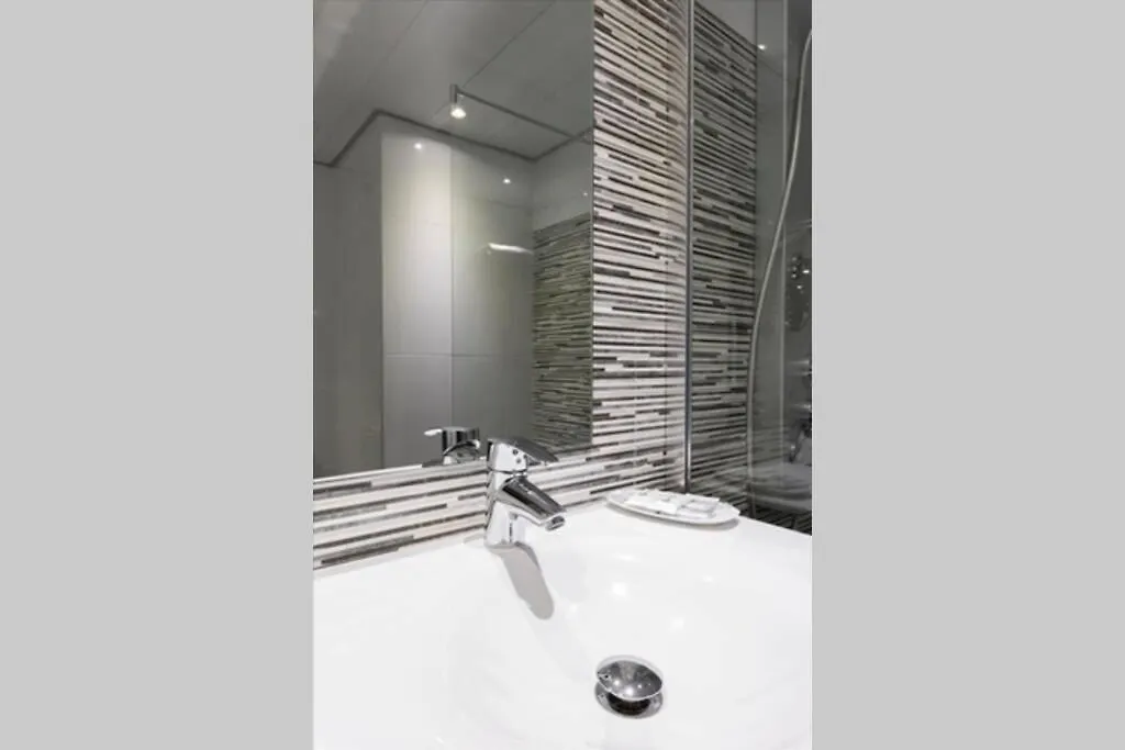 Habitacion Con Dos Camas En Hotel Ronda Lesseps 바르셀로나