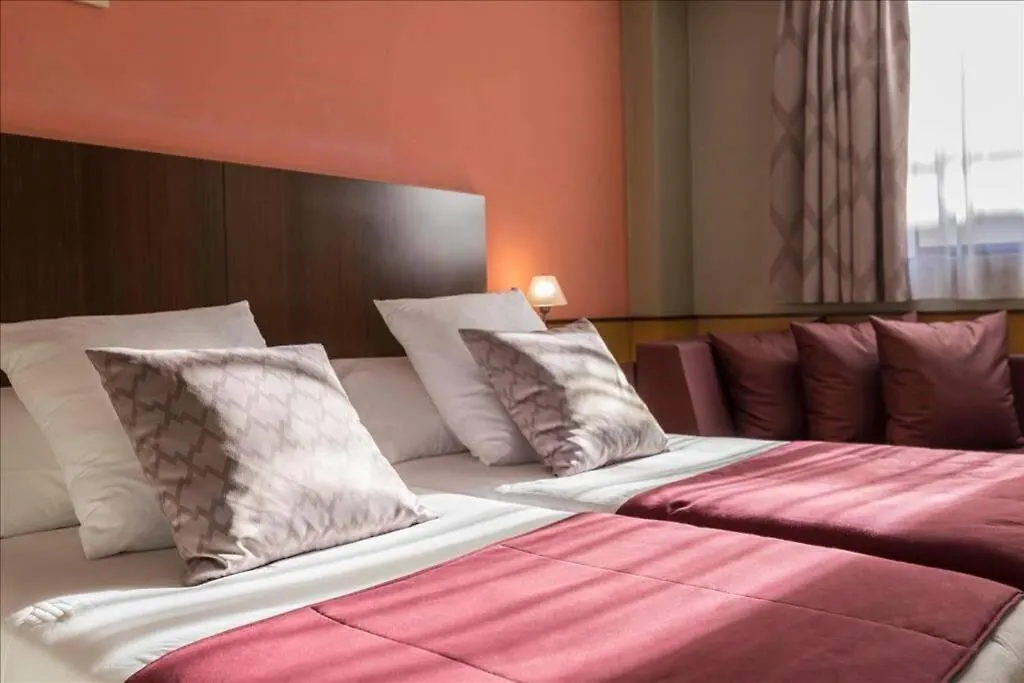 Holiday home Habitacion Con Dos Camas En Hotel Ronda Lesseps