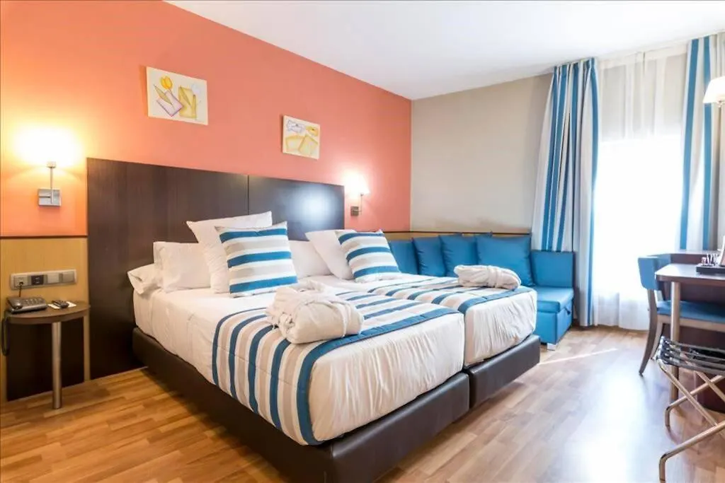 Habitacion Con Dos Camas En Hotel Ronda Lesseps 0*, Barcelona Spain