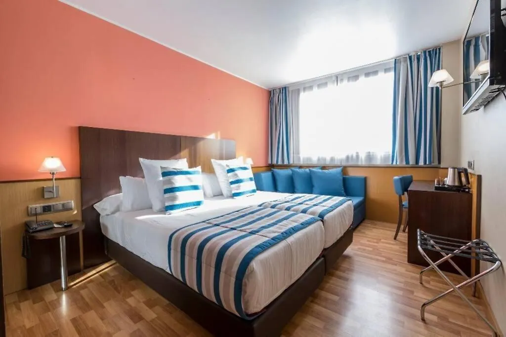 Holiday home Habitacion Con Dos Camas En Hotel Ronda Lesseps Spain