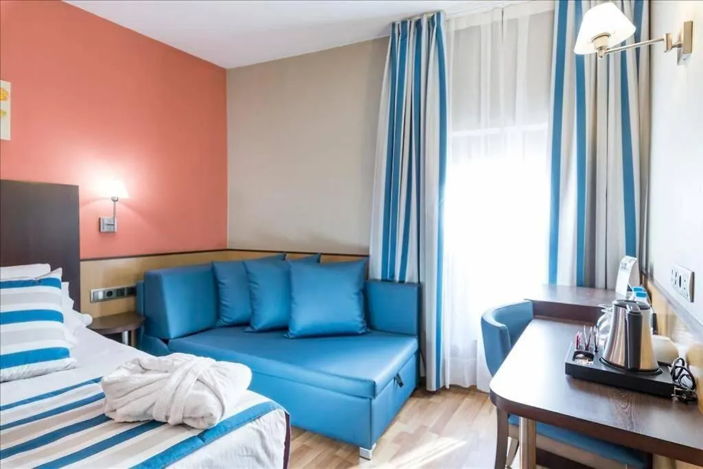 Habitacion Con Dos Camas En Hotel Ronda Lesseps Holiday home